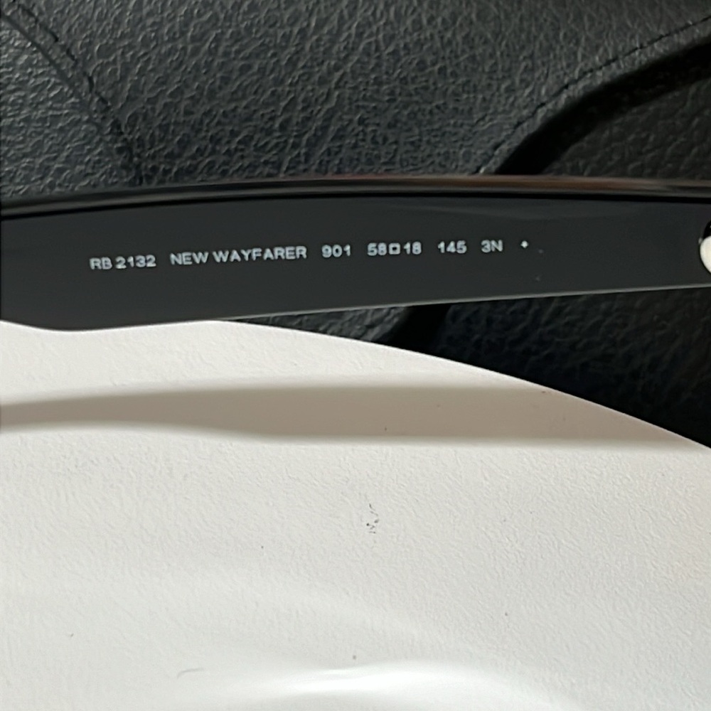 RAY-BAN SUNGLASSES. NEW WITH CASE AND BOX. MADE IN ITALY - Picture 11 of 16